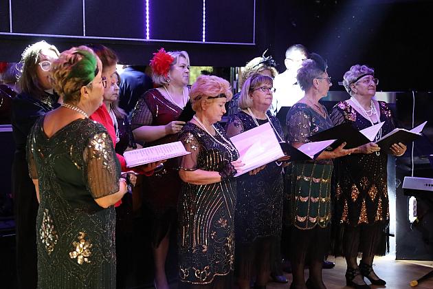 Seniorzy świętowali w restauracji „Różana”