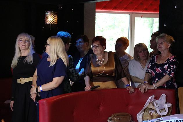 Seniorzy świętowali w restauracji „Różana”