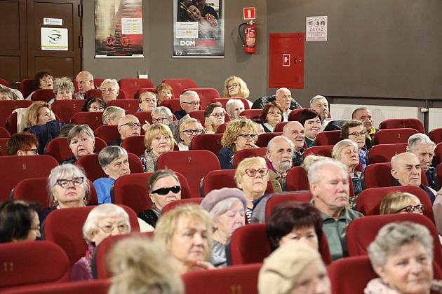 W rytmie wspomnień – zespół Bel Canto wystąpił dla lęborskich seniorów