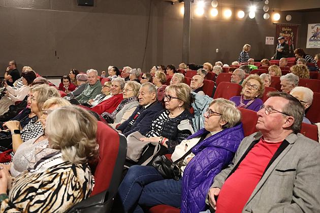 W rytmie wspomnień – zespół Bel Canto wystąpił dla lęborskich seniorów