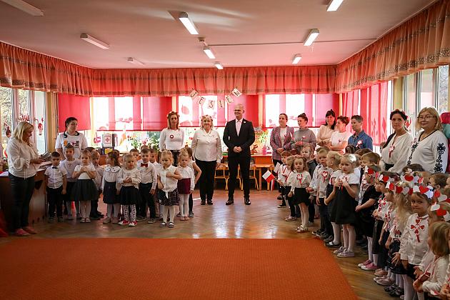 Radosne świętowanie 107. rocznicy odzyskania niepodległości w Przedszkolu nr 1