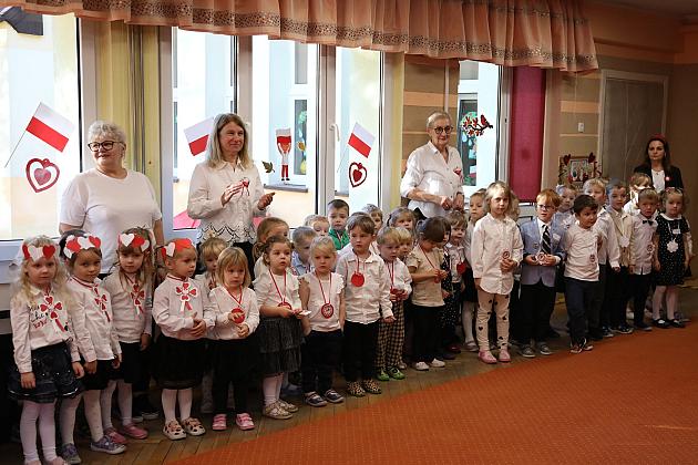 Radosne świętowanie 107. rocznicy odzyskania niepodległości w Przedszkolu nr 1