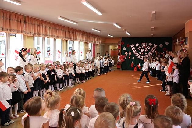 Radosne świętowanie 107. rocznicy odzyskania niepodległości w Przedszkolu nr 1