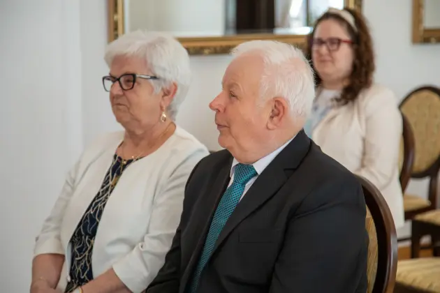 Złote Gody w lęborskim ratuszu – dwie pary świętowały 50-lecie małżeństwa