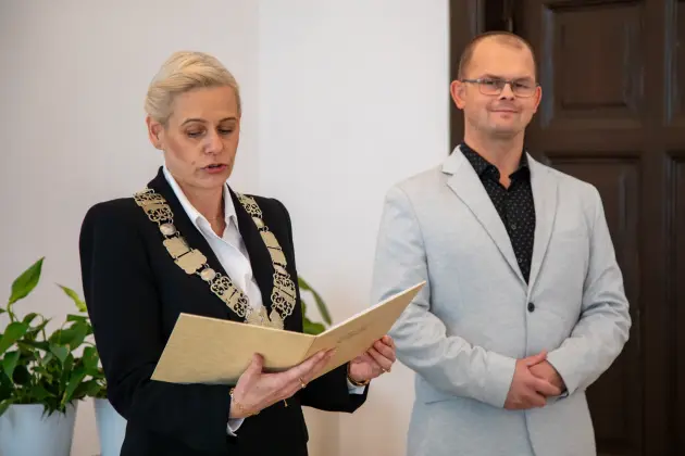 Złote Gody w lęborskim ratuszu – dwie pary świętowały 50-lecie małżeństwa