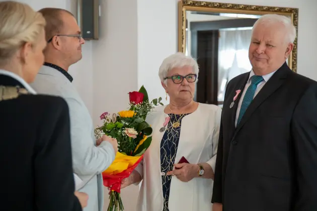 Złote Gody w lęborskim ratuszu – dwie pary świętowały 50-lecie małżeństwa