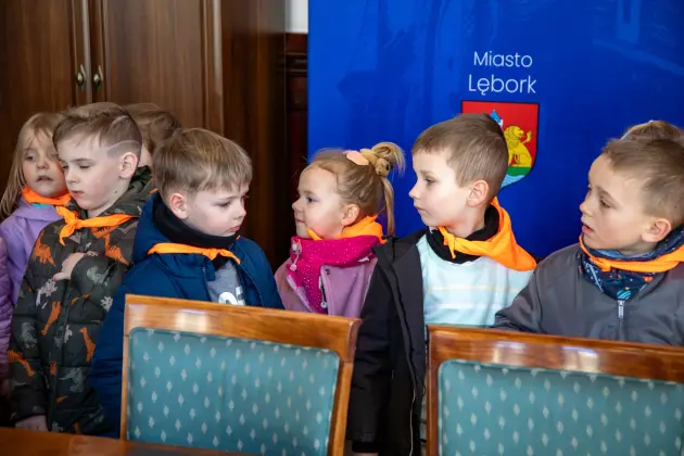 Wyjątkowi goście w ratuszu – Jagódki poznają pracę urzędnika