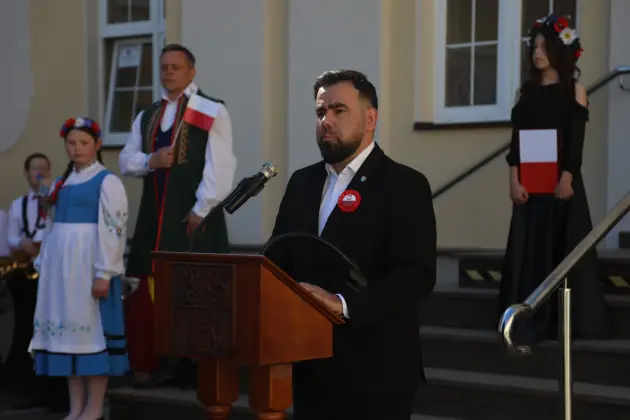 Biało-czerwona nad Lęborkiem. Uroczyste obchody Dnia Flagi RP