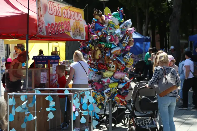 Kolorowy Dzień Dziecka na Placu Pokoju