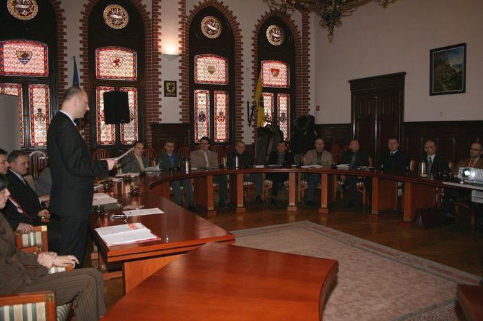 Jak poprawić przepływ informacji w sytuacjach kryzysowych?