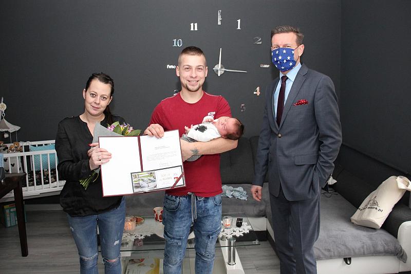 Wizyta u pierwszego urodzonego w 2021 dziecka i …ostatniego urodzonego w roku 2020