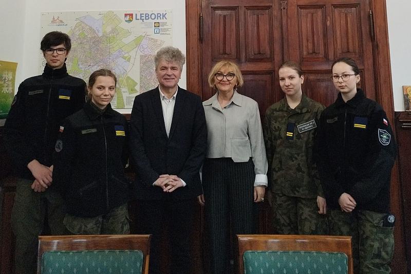 Młodzież z PCE z wizytą w ratuszu