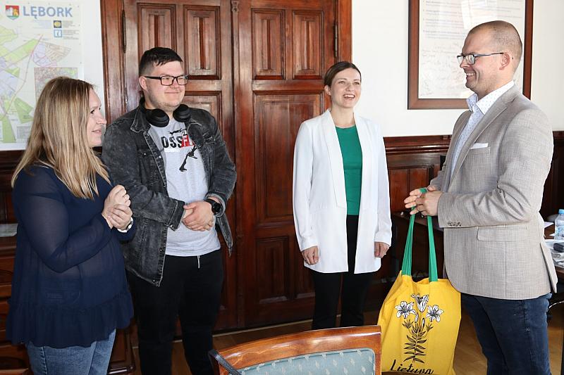 Zespół Pieśni i Tańca Ziemia Lęborska spotkał się z burmistrzem miasta