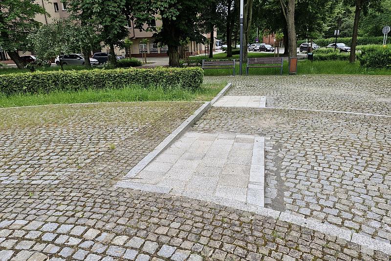 Skwer Orła Białego bez barier