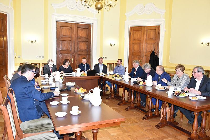 O drogach i kolei na konwencie samorządowców