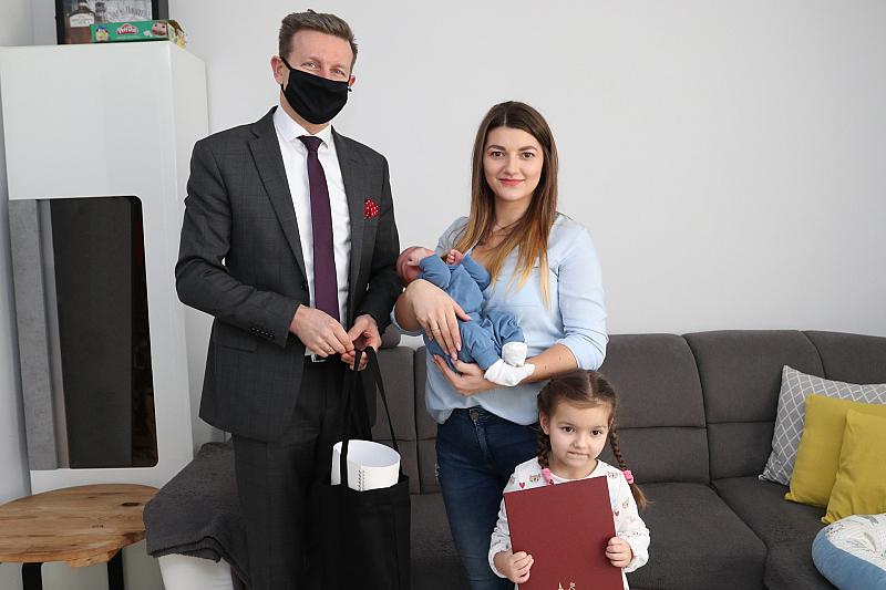 Wizyta u pierwszego urodzonego w 2022 dziecka i …ostatniego urodzonego w roku 2021